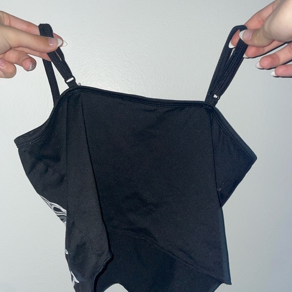 SHEIN black and white butterfly crop top tank - Picture 2 of 3